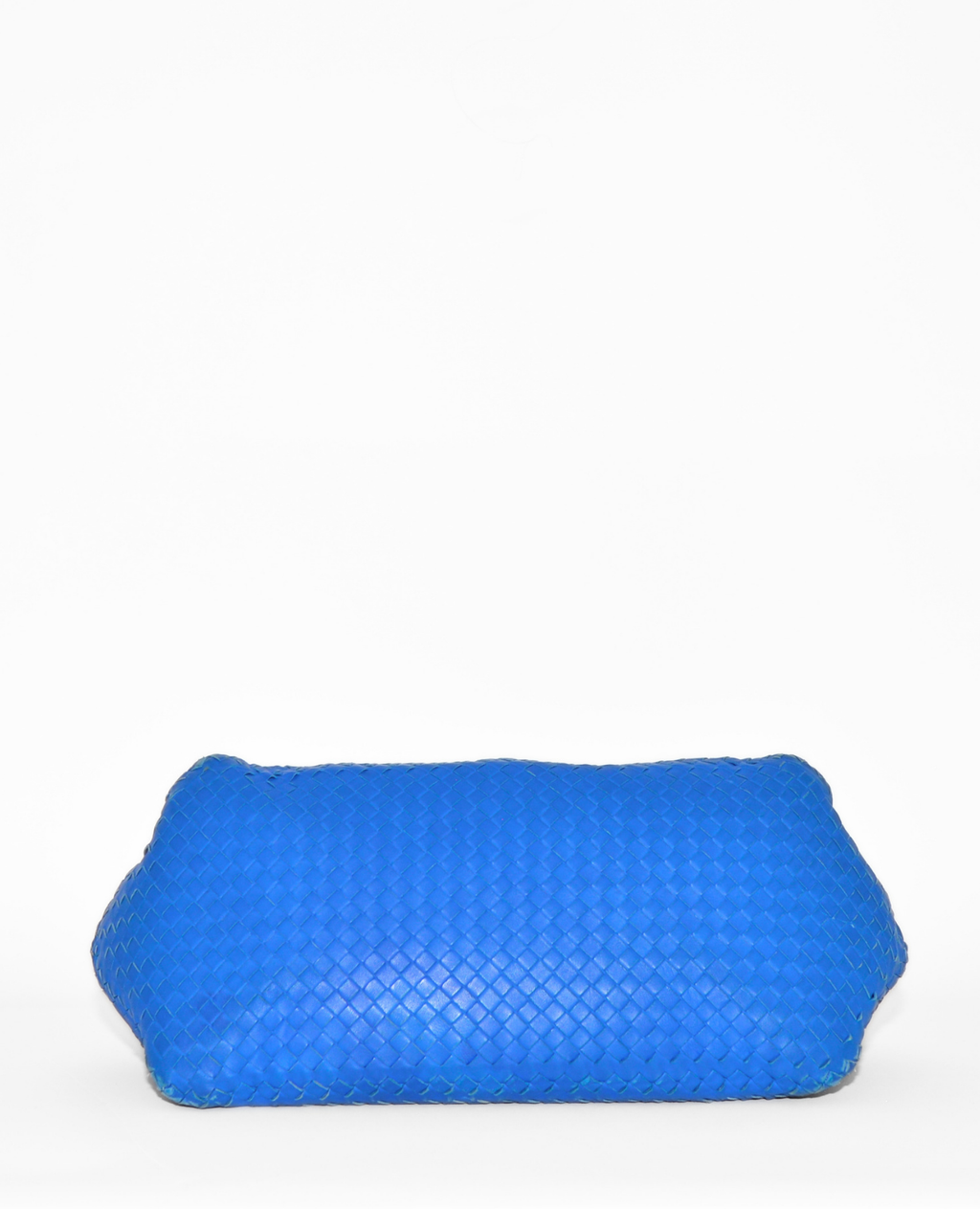 Blue Bottega Veneta Intrecciato shoulder bag in woven leather, vintage luxury, authentic designer piece. - Bottega Veneta Intrecciato Shoulder Bag
