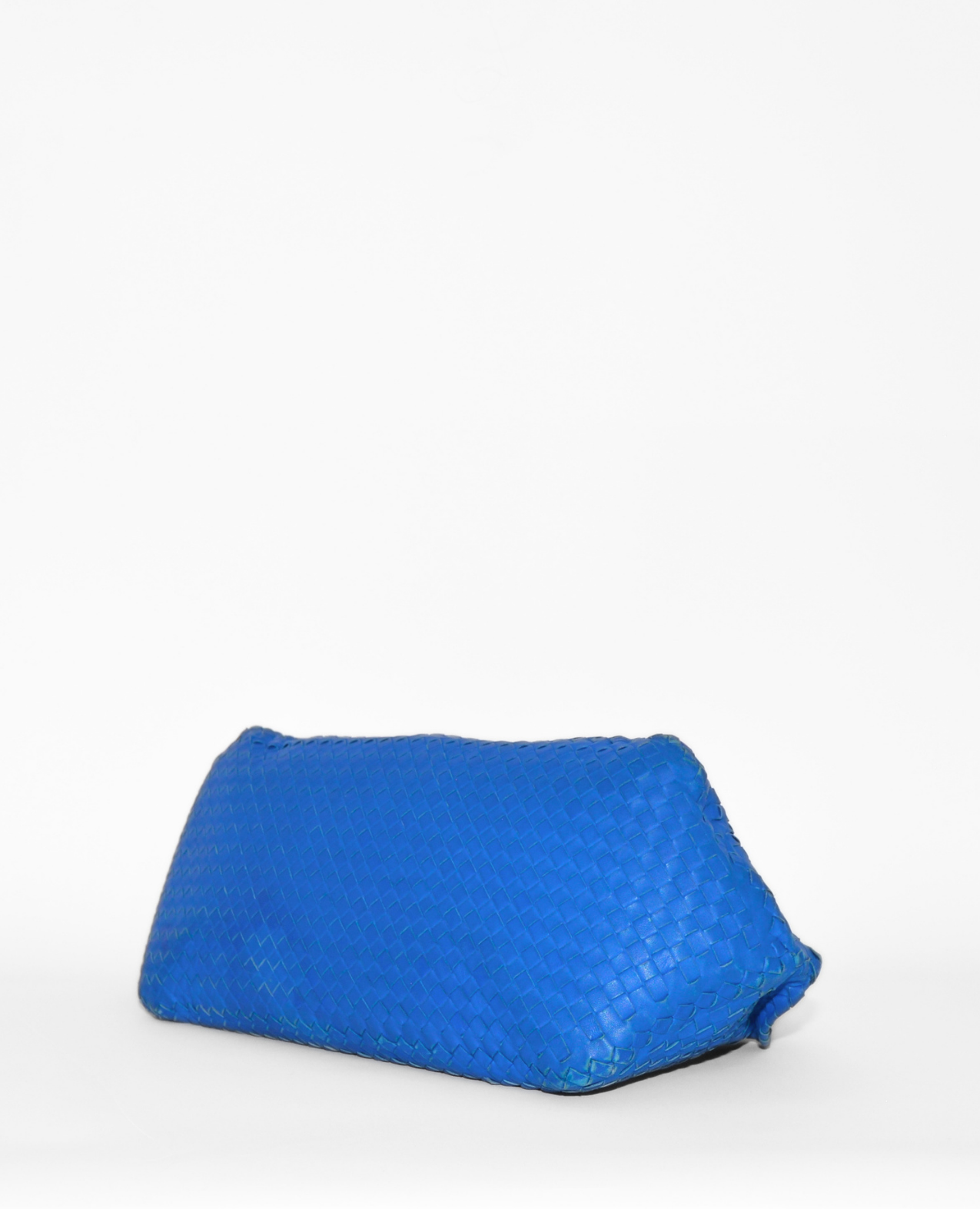 Bottega Veneta blue intrecciato leather shoulder bag with woven design, vintage luxury and high-end craftmanship. - Bottega Veneta Intrecciato Shoulder Bag