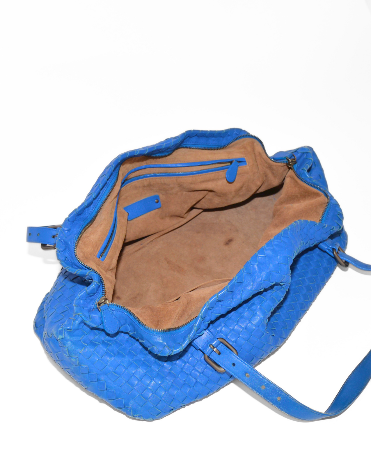 Blue Bottega Veneta Intrecciato shoulder bag with woven leather and soft tan suede interior, vintage luxury designer detail. - Bottega Veneta Intrecciato Shoulder Bag