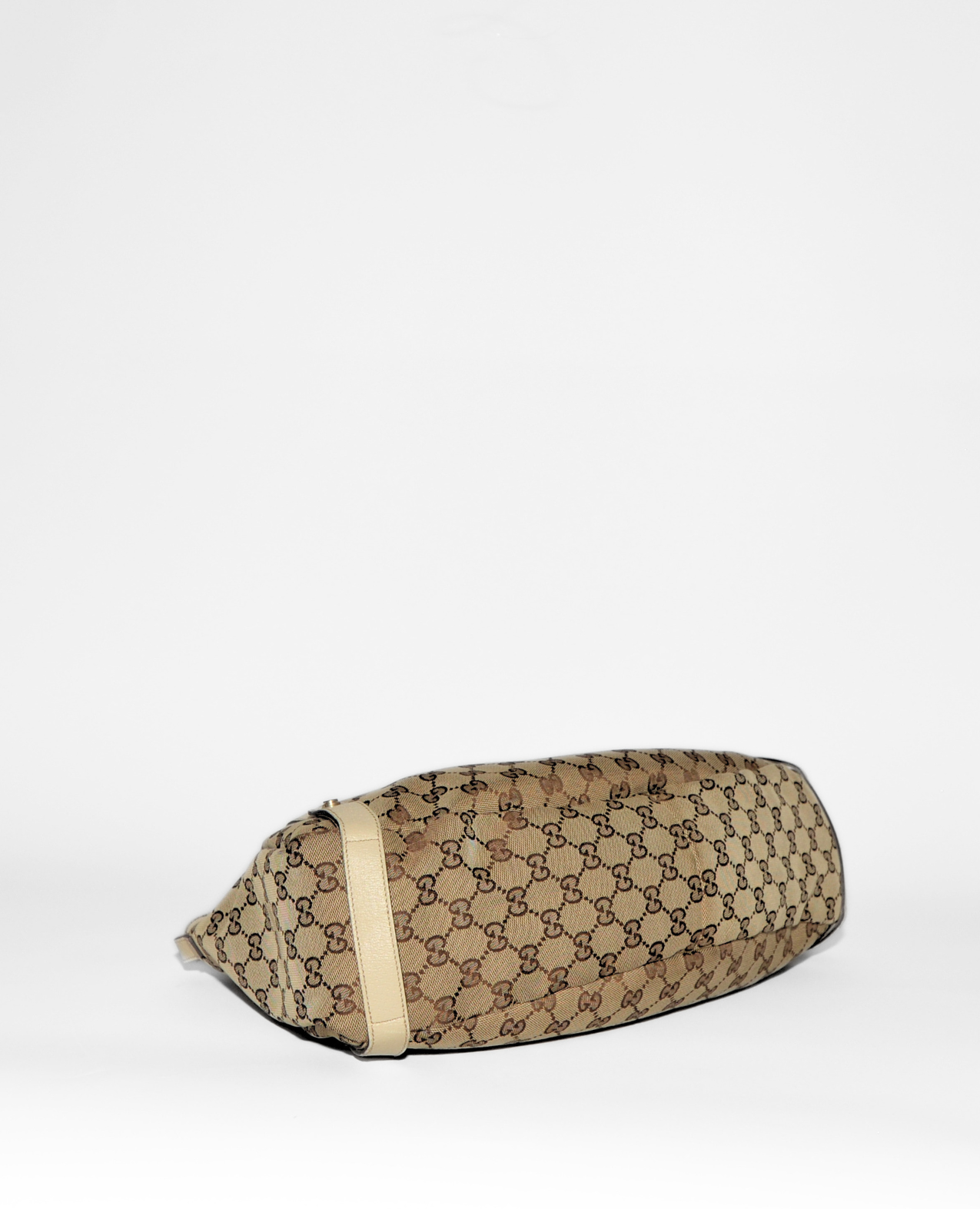 Vintage luxury Gucci GG monogram canvas Abbey tote bag with beige leather trim and high-end craftsmanship. - Gucci GG Canvas Abbey Tote Bag