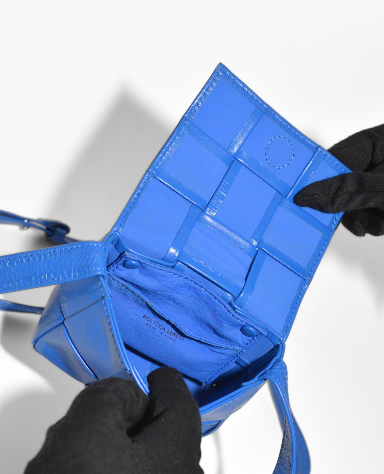 Bottega Veneta Mini Cassette Crossbody Bag in vibrant blue leather with signature woven monogram, high-end vintage luxury. - Bottega Veneta Mini Casette Crossbody Bag