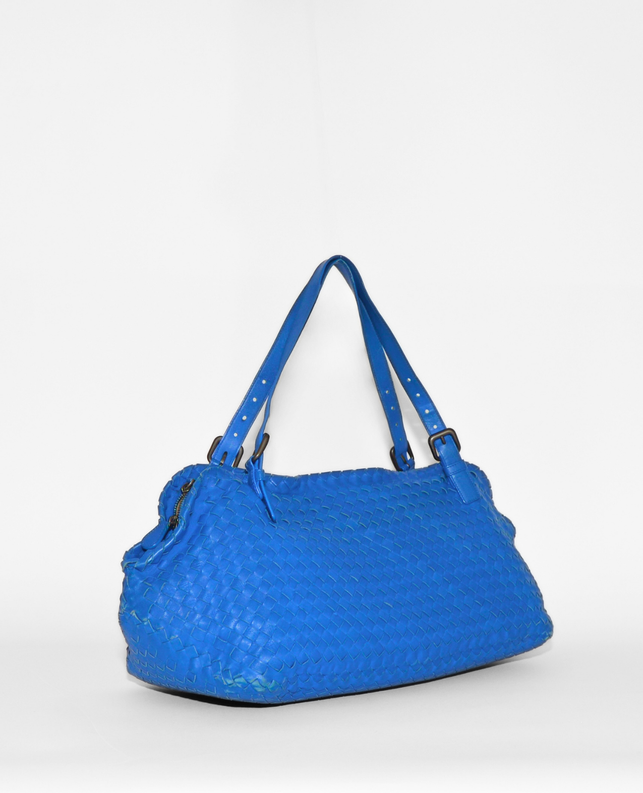 Bottega Veneta vintage luxury shoulder bag in vibrant blue intrecciato leather, high-end designer accessory with rare. - Bottega Veneta Intrecciato Shoulder Bag
